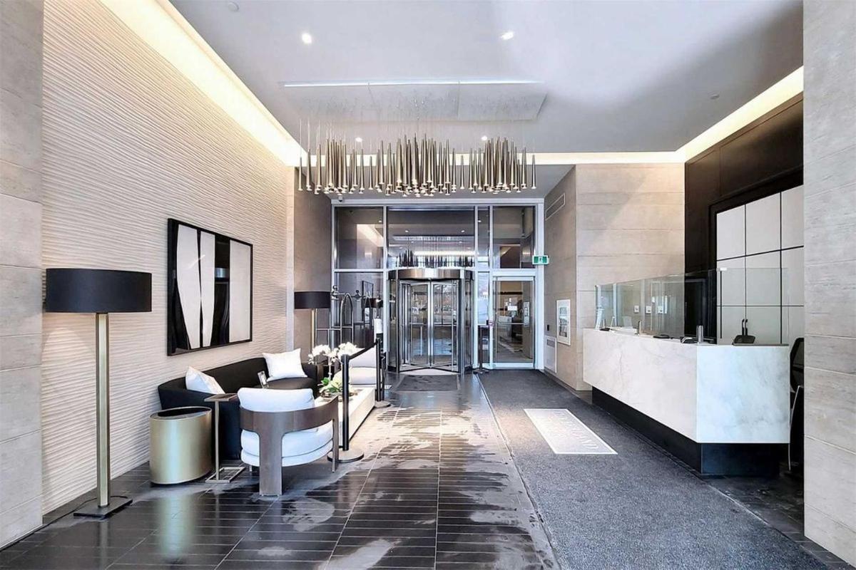 2 Bedroom Plus Den Condo Toronto Exterior foto